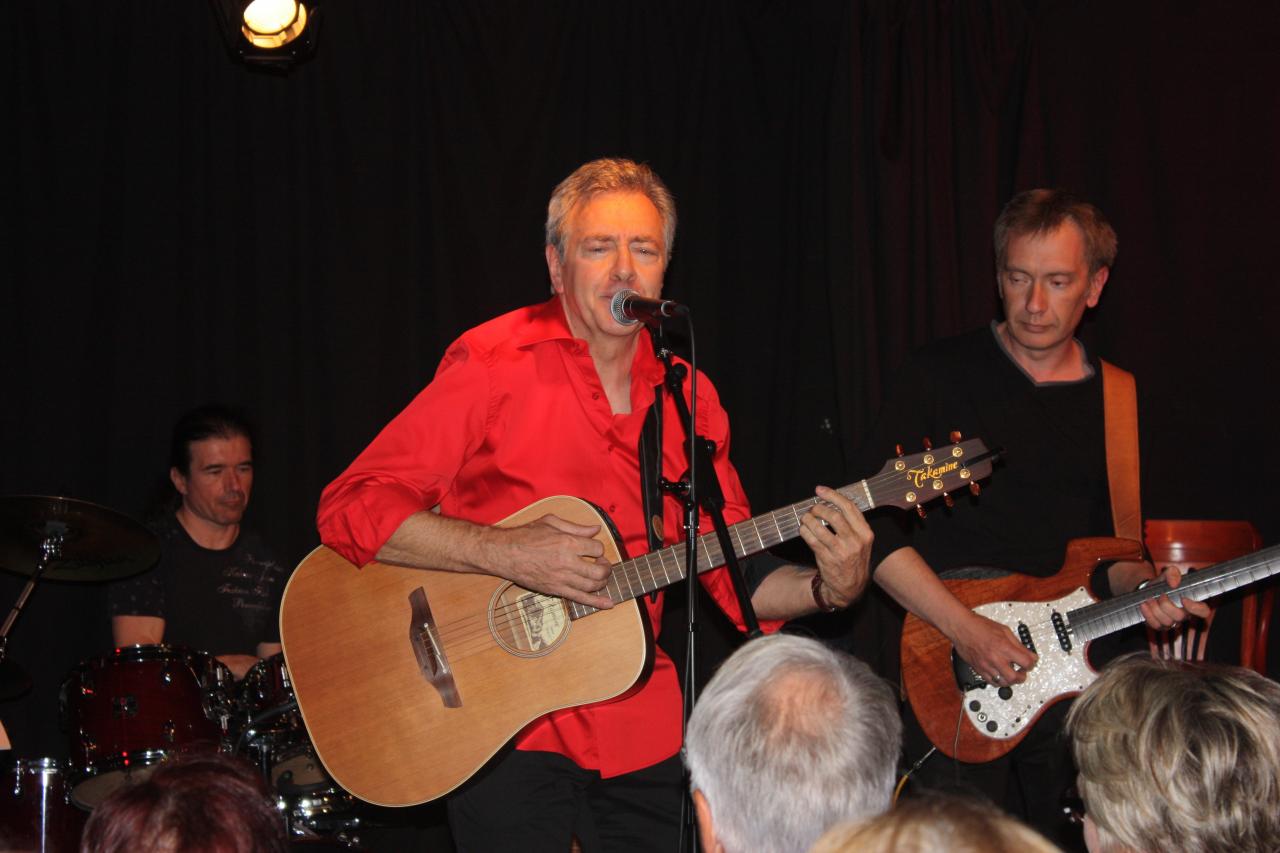 Avec Serge Merchez à la guitare et Franck Salat à la batterie
